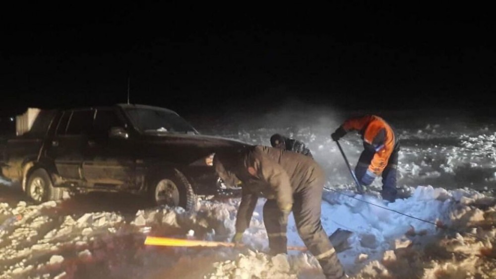 Он гарснаас хойш автомашин цасанд суусан, боогдсон дуудлагаар 1226 хүний амийг аварчээ