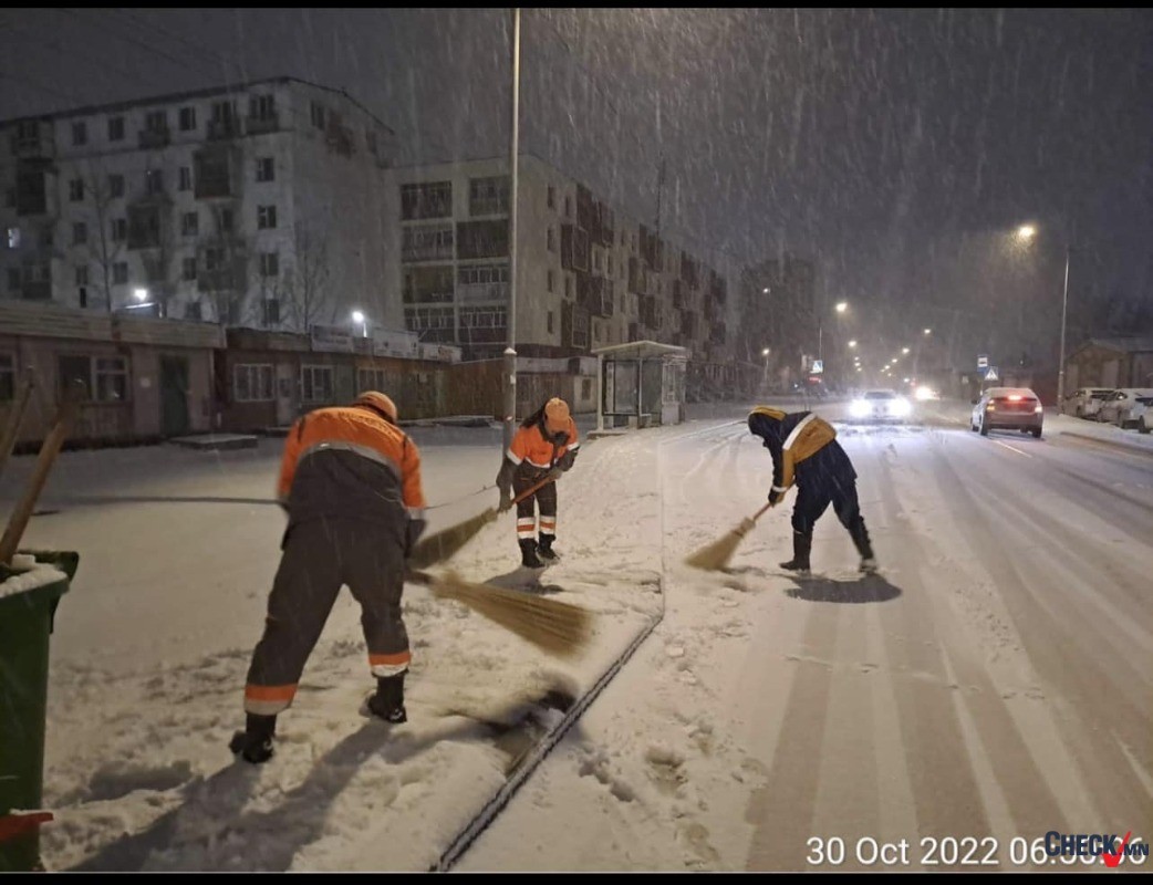 Б.Мөнхцэцэг: Хот тохижилтын 400 гаруй ажилчин ажиллаж, халтиргаа гулгаанаас сэргийлэх арга хэмжээ авч байна