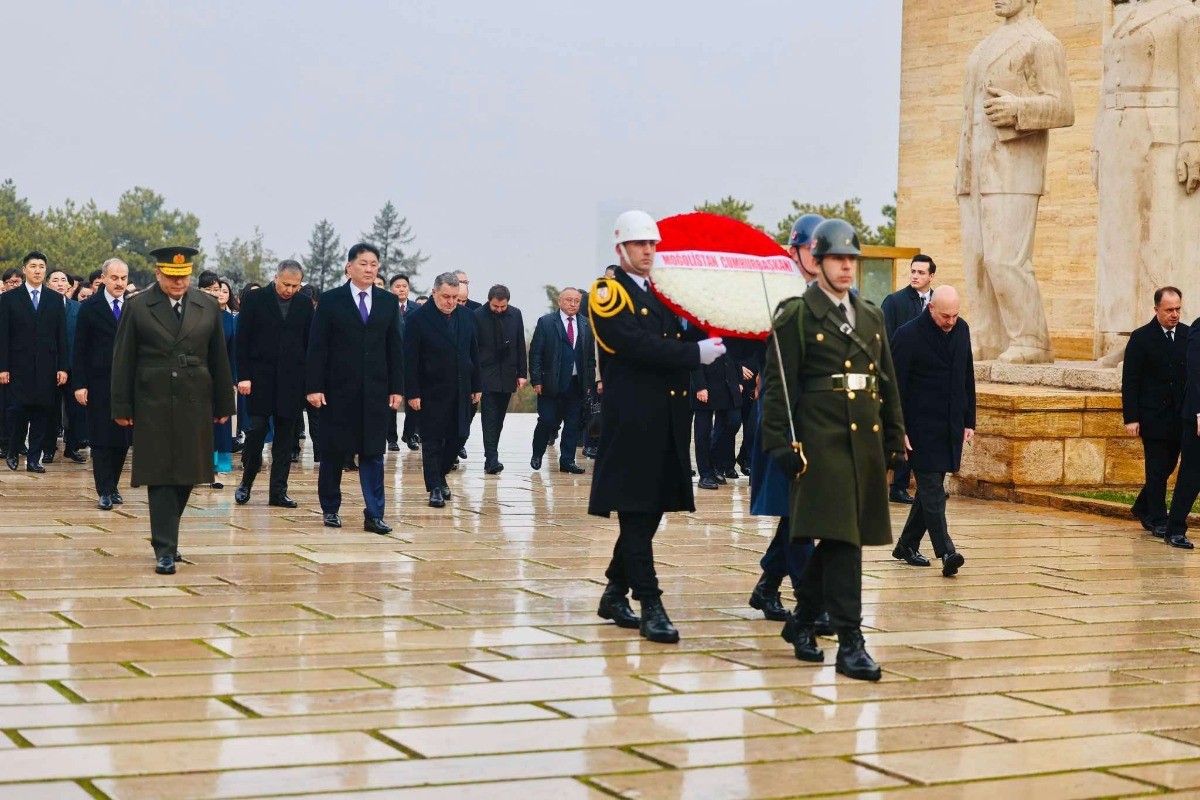 Монгол Улсын Ерөнхийлөгч У.Хүрэлсүх “Ататуркийн бунхан цогцолбор”-т хүндэтгэл үзүүллээ