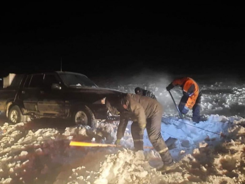 Осголтын байдалтай байсан 5 хүүхэд, 3 том хүнийг авран хамгаалжээ