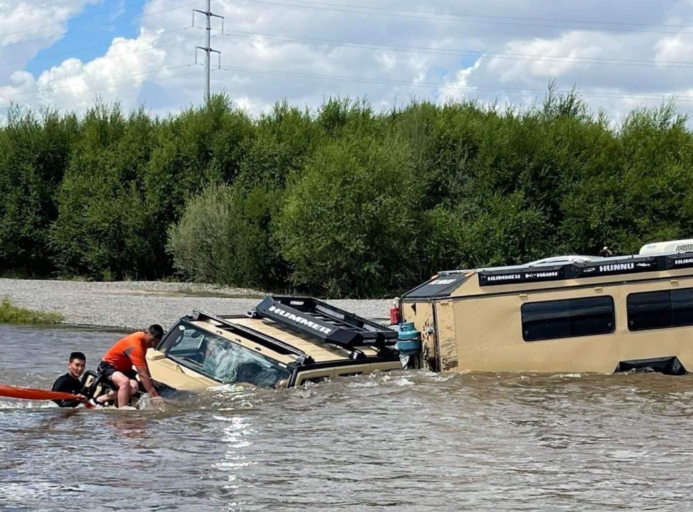 Голд урссан автомашиныг гаргажээ