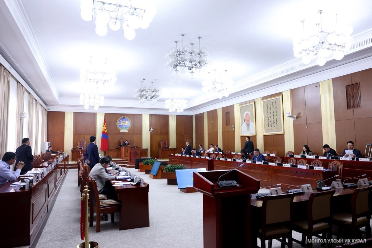Монгол Улсын Их Хурлын чуулганы хуралдааны дэгийн тухай хуулийн төслүүдийн эцсийн хэлэлцүүлгийг хийв
