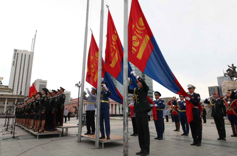 Төрийн далбааны өдөрт зориулсан цэргийн ёслолын жагсаал эхэллээ