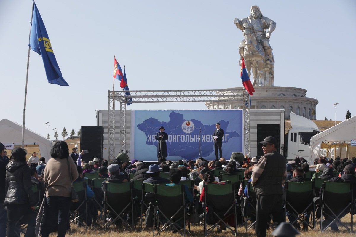 Хөх Монголын хөх тугийн дор нэгдэж улс орноо аварцгаая