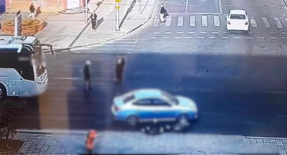 Унадаг дугуйтай хүнийг мөргөж зугтаасан машиныг хүүхэд жолоодож байжээ