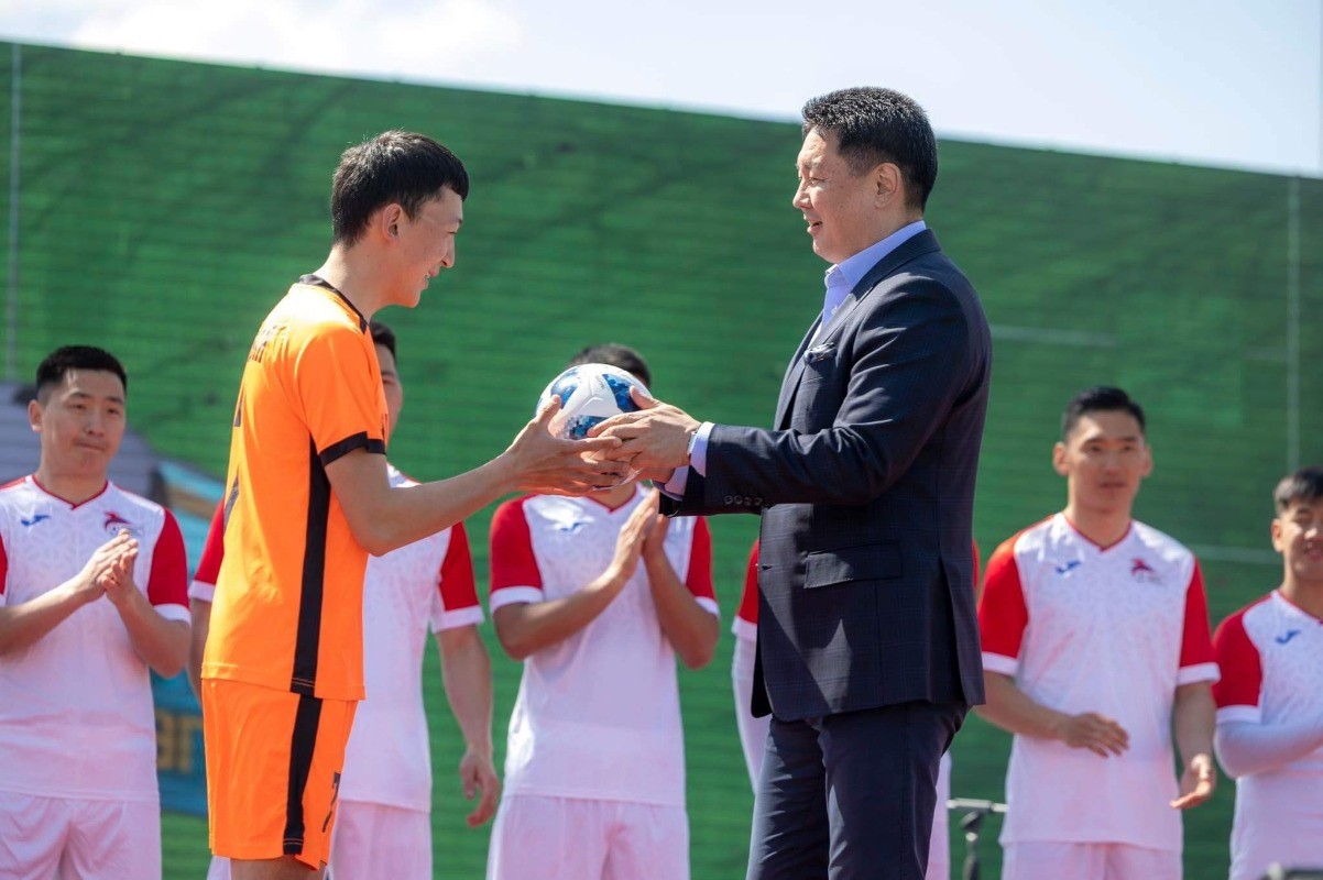 Монгол Улсын Ерөнхийлөгчийн ивээл дор “Нийтийн хөлбөмбөг” хөтөлбөрийг орон даяар хэрэгжүүлнэ
