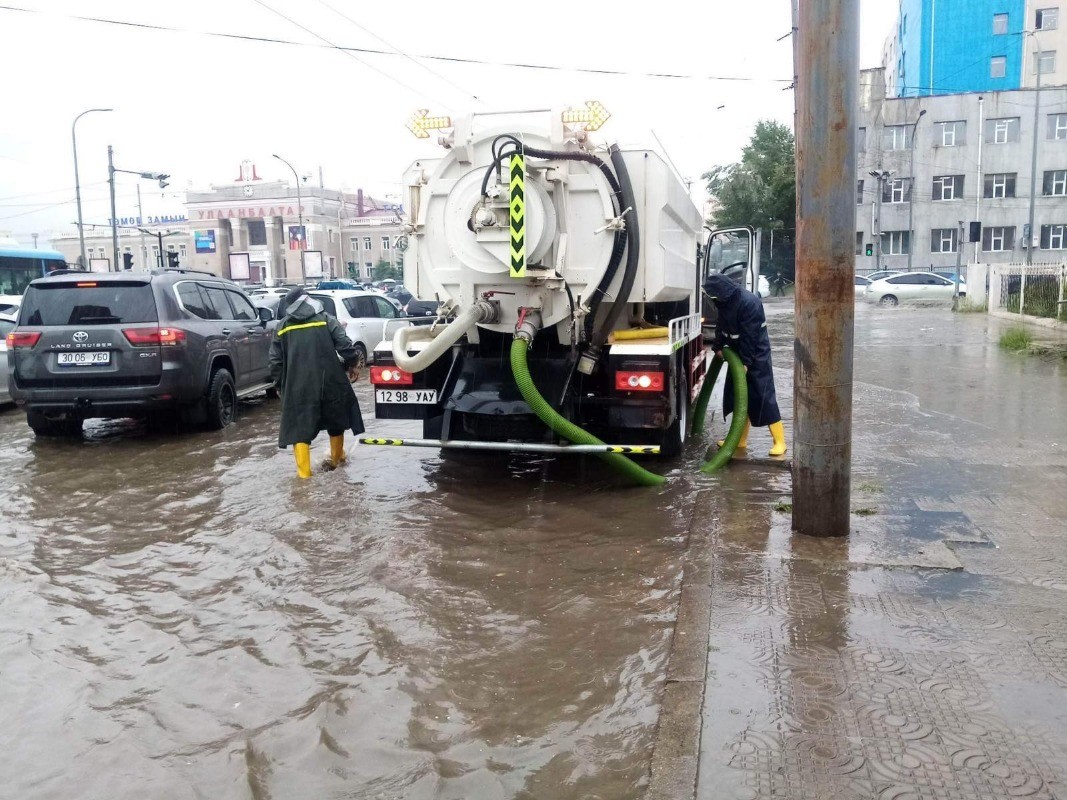 Зам, талбайд тогтсон 120 тонн усыг сорууллаа