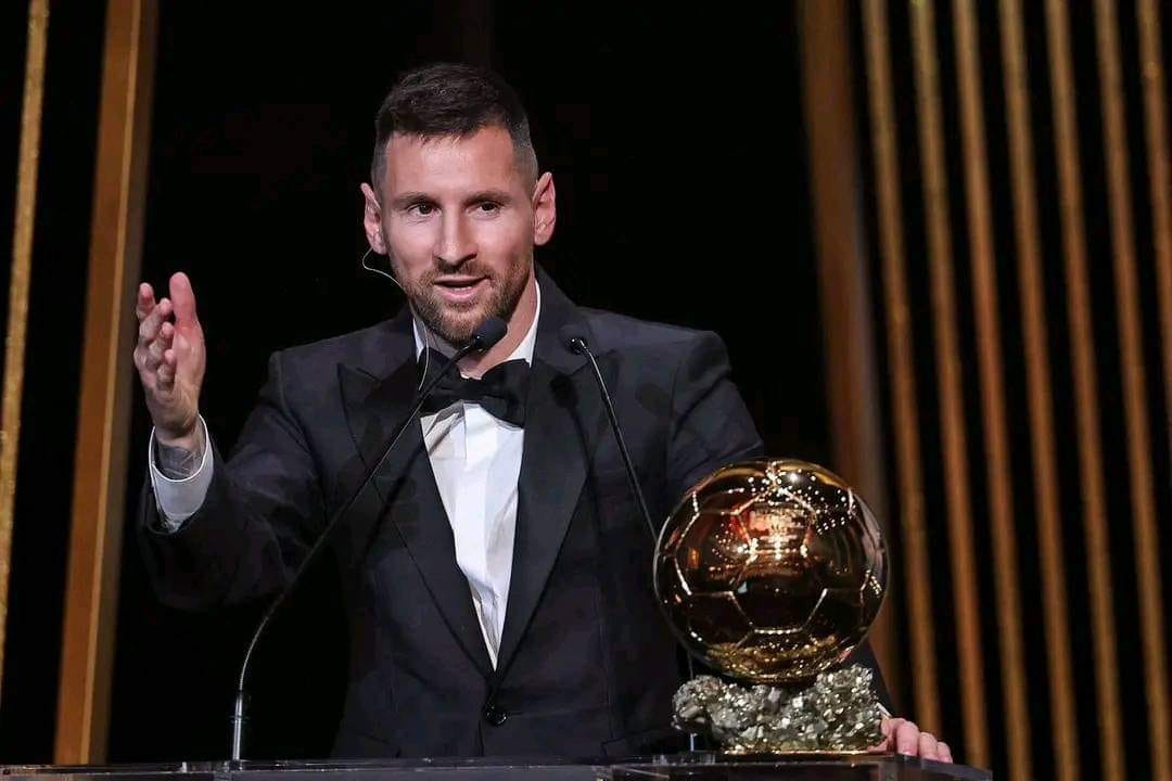 Ballon d'Or-ын шагналыг Лионел Месси найм дахь удаагаа хүртлээ